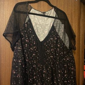 Torrid size 4 floral and mesh top